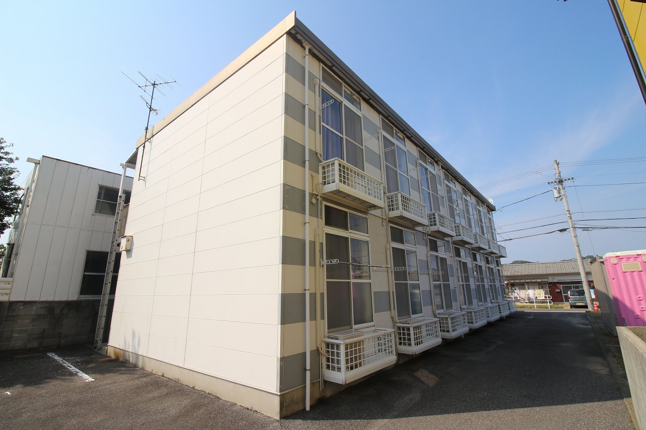レオパレス松山空港