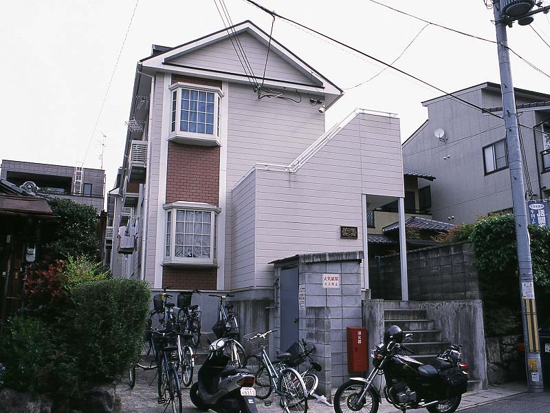 レオパレス北白川