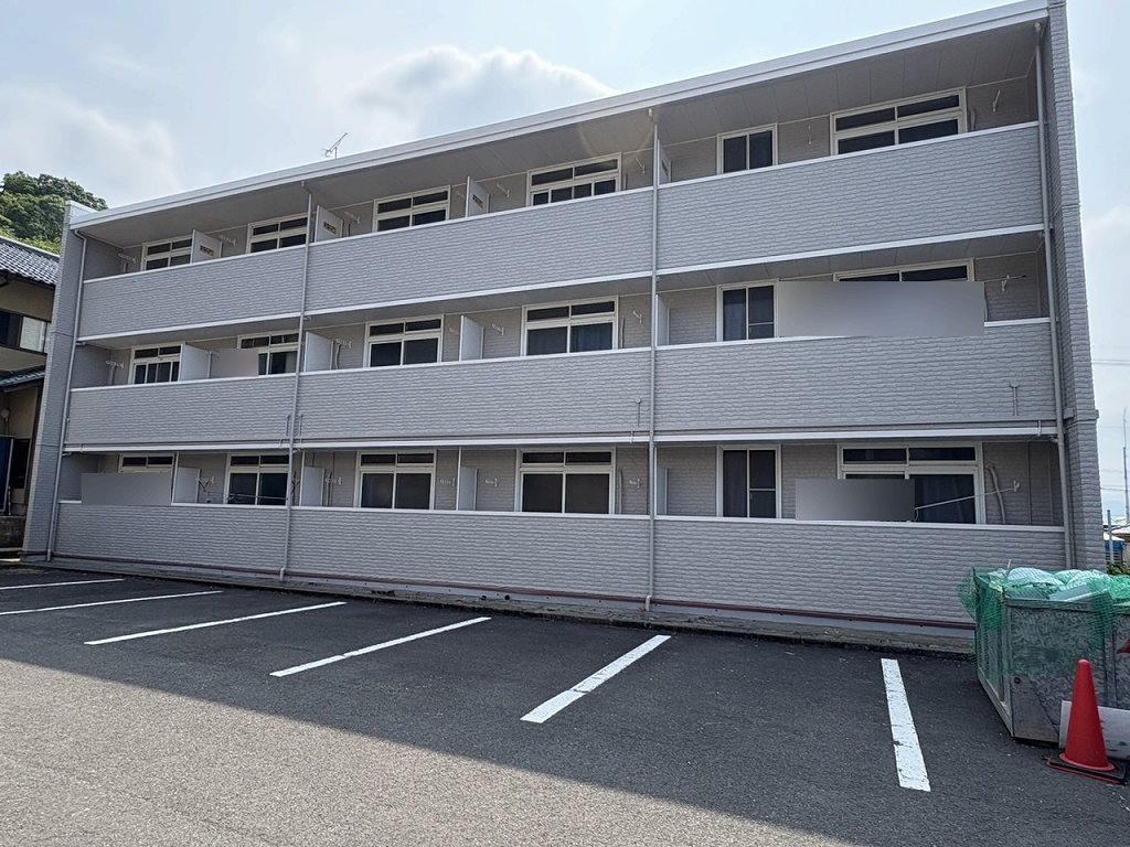 水落駅より徒歩13分 築28年3ヶ月 3階建の賃貸物件