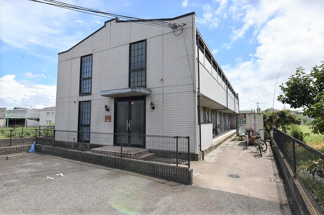 大和小泉駅より徒歩14分 築28年3ヶ月 2階建の賃貸物件