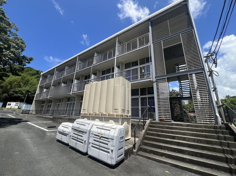 掛川駅よりバス10分 築27年4ヶ月 3階建の賃貸物件