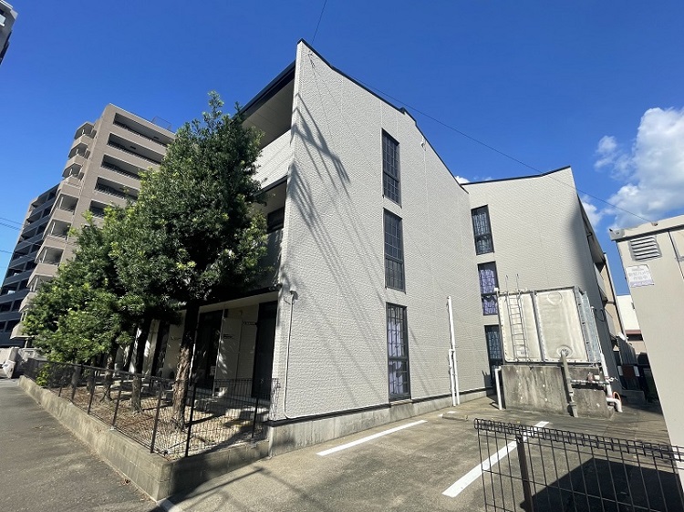 二日市駅より徒歩10分 築27年8ヶ月 3階建の賃貸物件