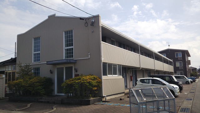 津幡駅より徒歩11分 築27年4ヶ月 2階建の賃貸物件