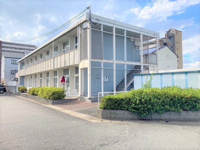 大和小泉駅より徒歩4分 築27年1ヶ月 2階建の賃貸物件