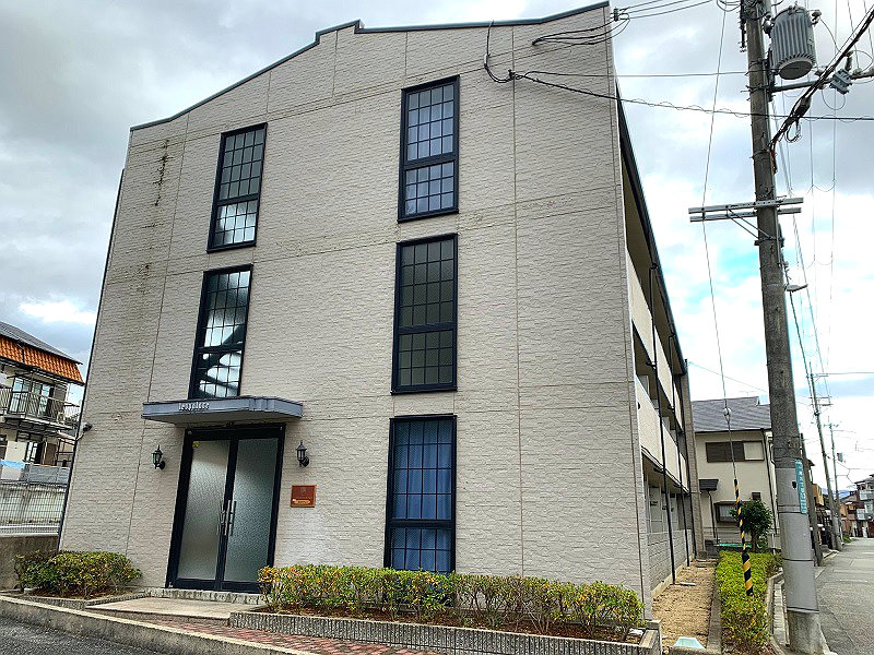 日生中央駅より徒歩13分 築26年10ヶ月 3階建の賃貸物件