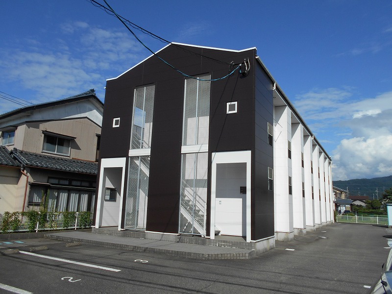 丸岡駅よりバス10分 築26年3ヶ月 2階建の賃貸物件