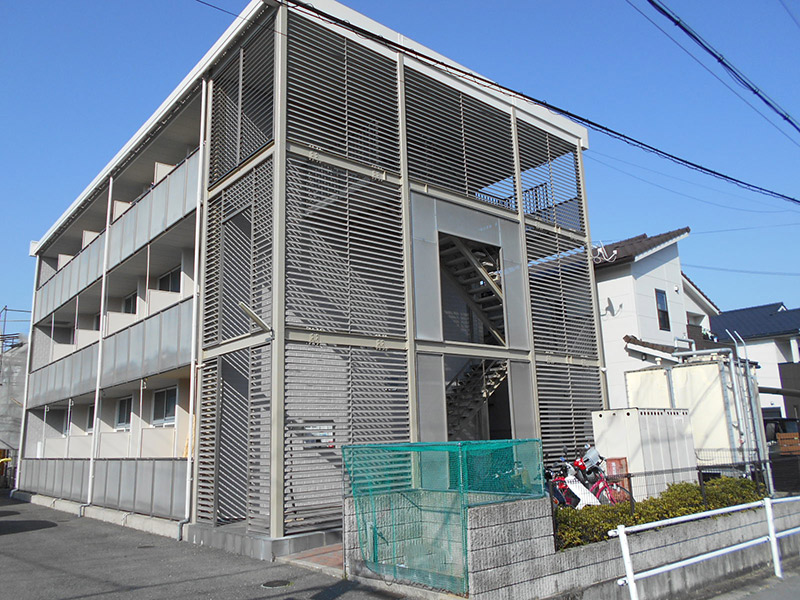 五位堂駅より徒歩13分 築26年3ヶ月 3階建の賃貸物件