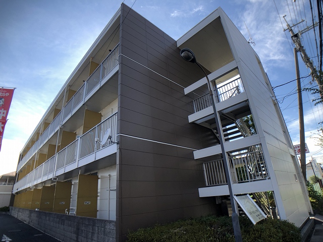 草津駅よりバス22分 築26年1ヶ月 3階建の賃貸物件
