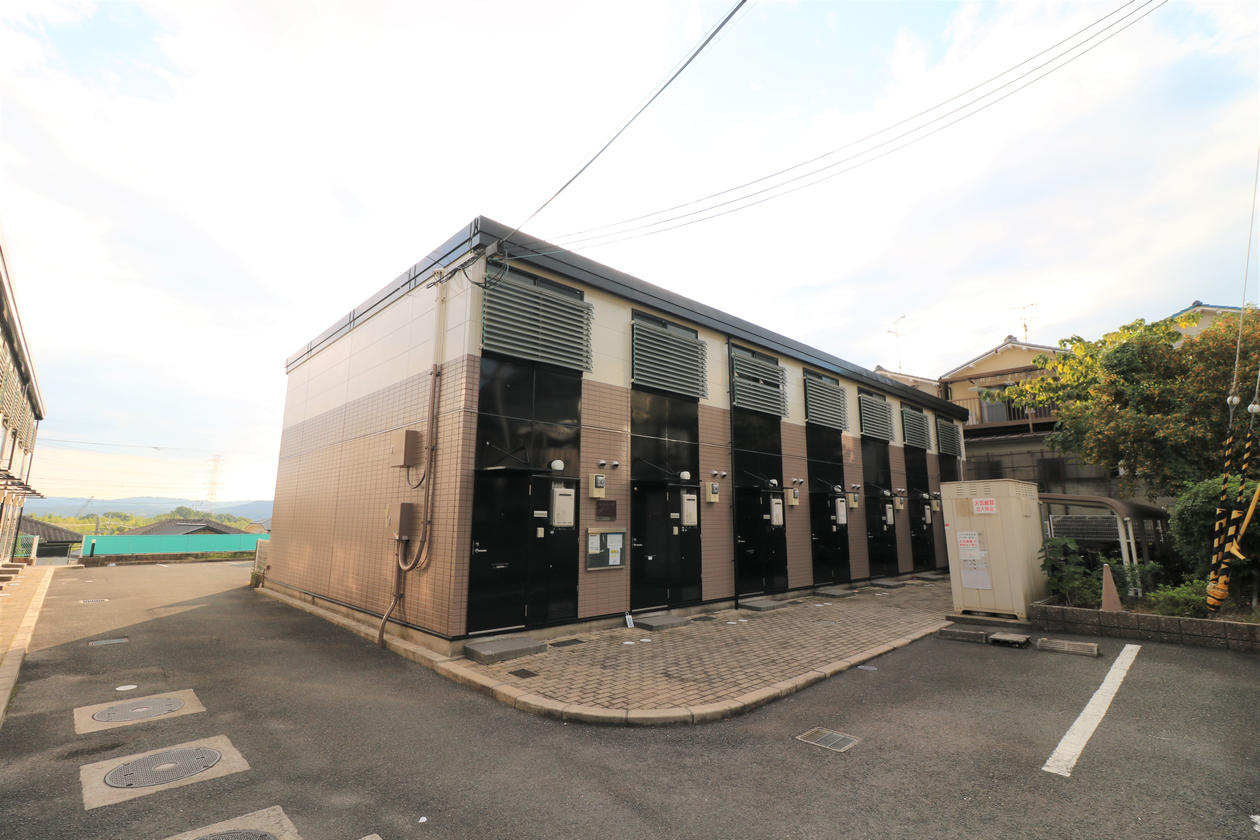 城陽駅よりバス4分 築24年10ヶ月 2階建の賃貸物件