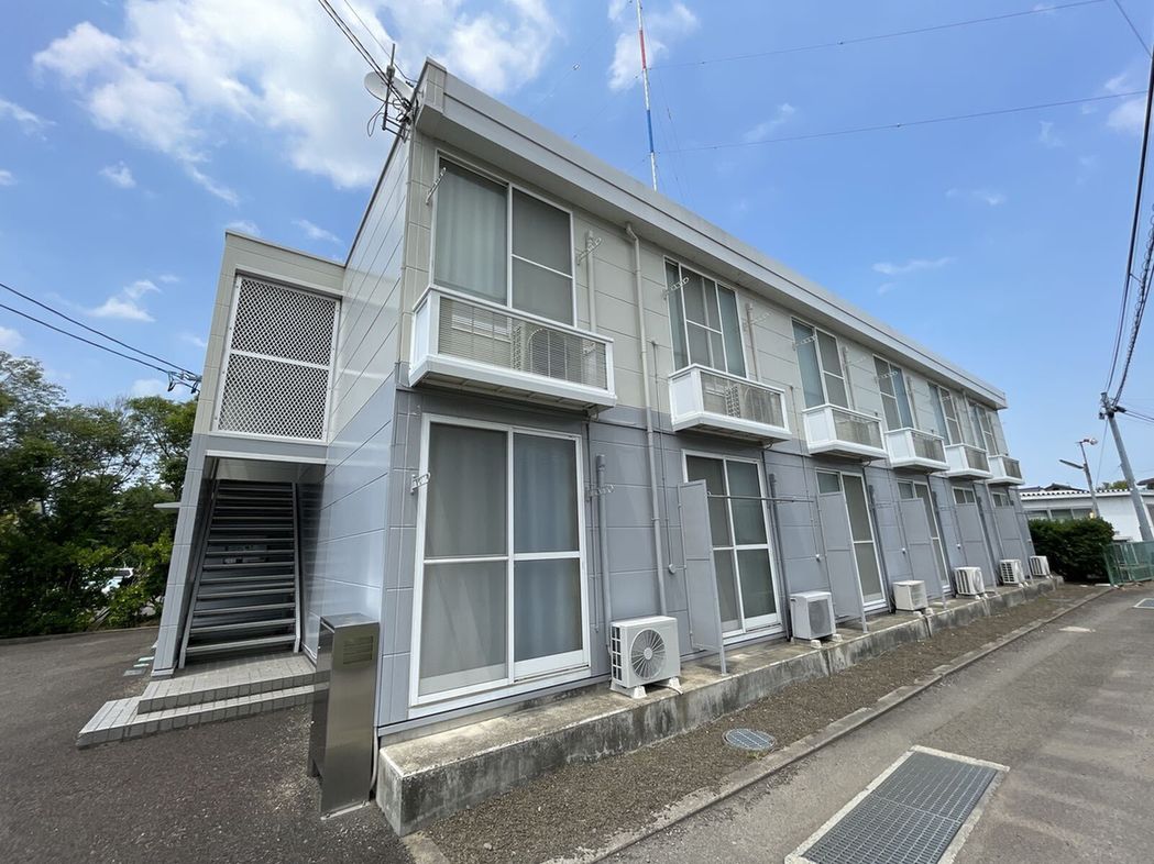 福島駅よりバス23分 築24年3ヶ月 2階建の賃貸物件