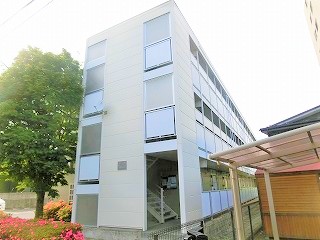 本八戸駅より徒歩6分 築23年10ヶ月 3階建の賃貸物件