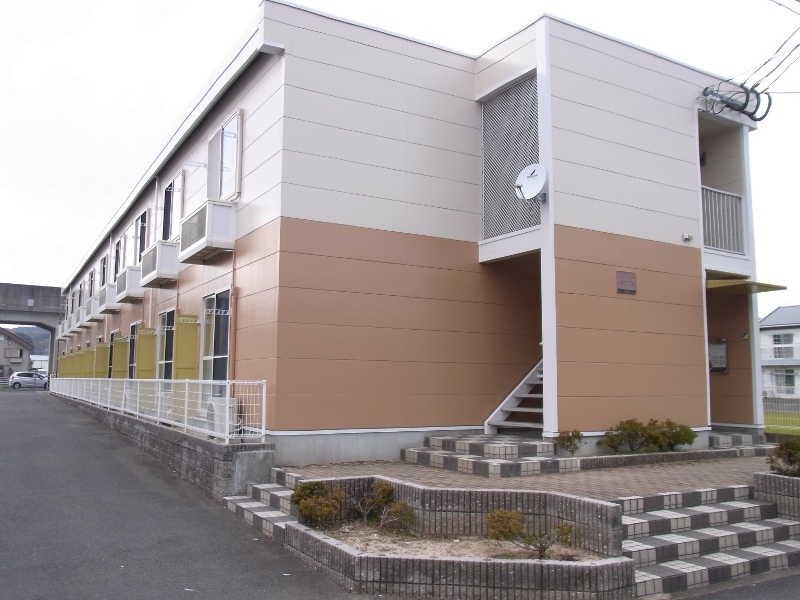 和多田駅より徒歩9分 築23年9ヶ月 2階建の賃貸物件