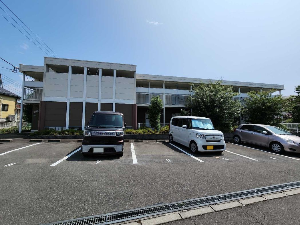 松山市駅よりバス20分 築22年8ヶ月 2階建の賃貸物件