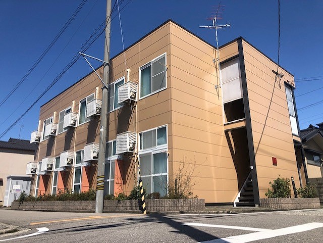 金沢駅よりバス10分 築22年3ヶ月 2階建の賃貸物件
