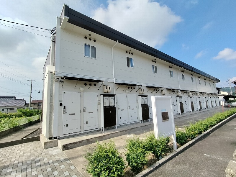 倉吉駅よりバス5分 築21年7ヶ月 2階建の賃貸物件