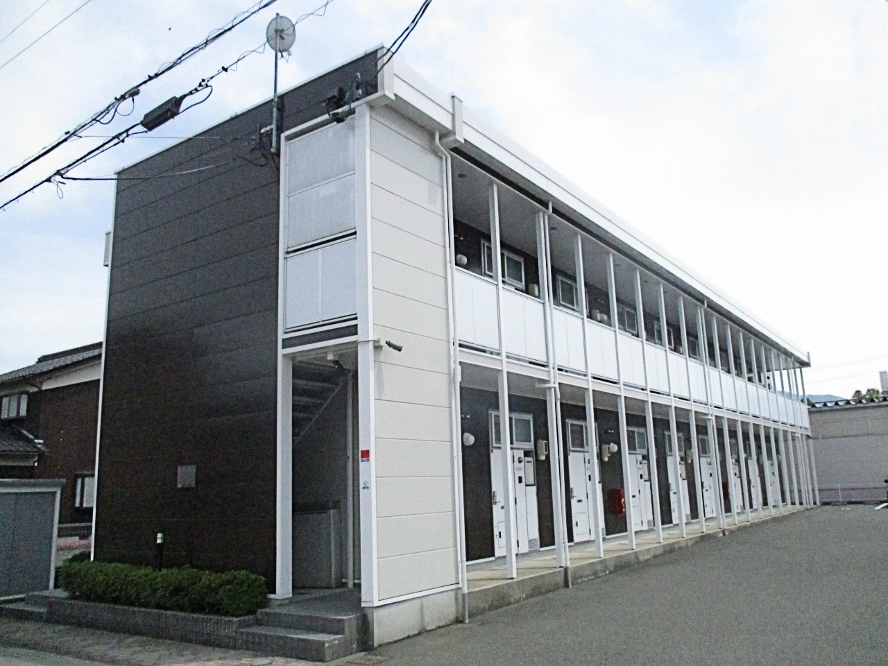 敦賀駅よりバス10分 築21年7ヶ月 2階建の賃貸物件