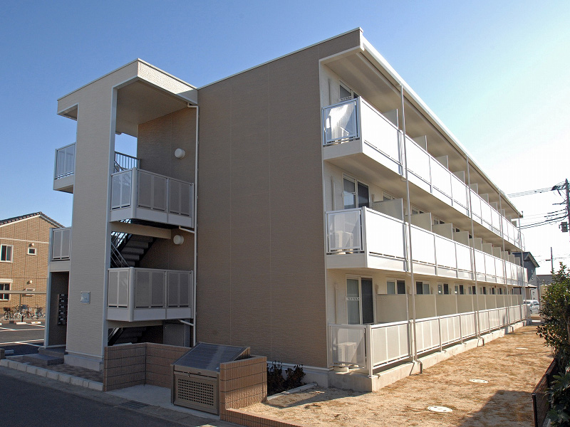 吉川駅より徒歩22分 3階 築15年11ヶ月の賃貸物件