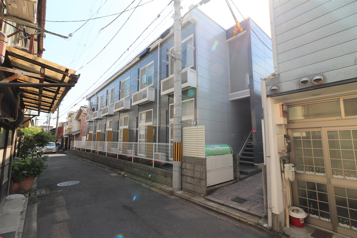 西院駅より徒歩11分 築21年8ヶ月 2階建の賃貸物件