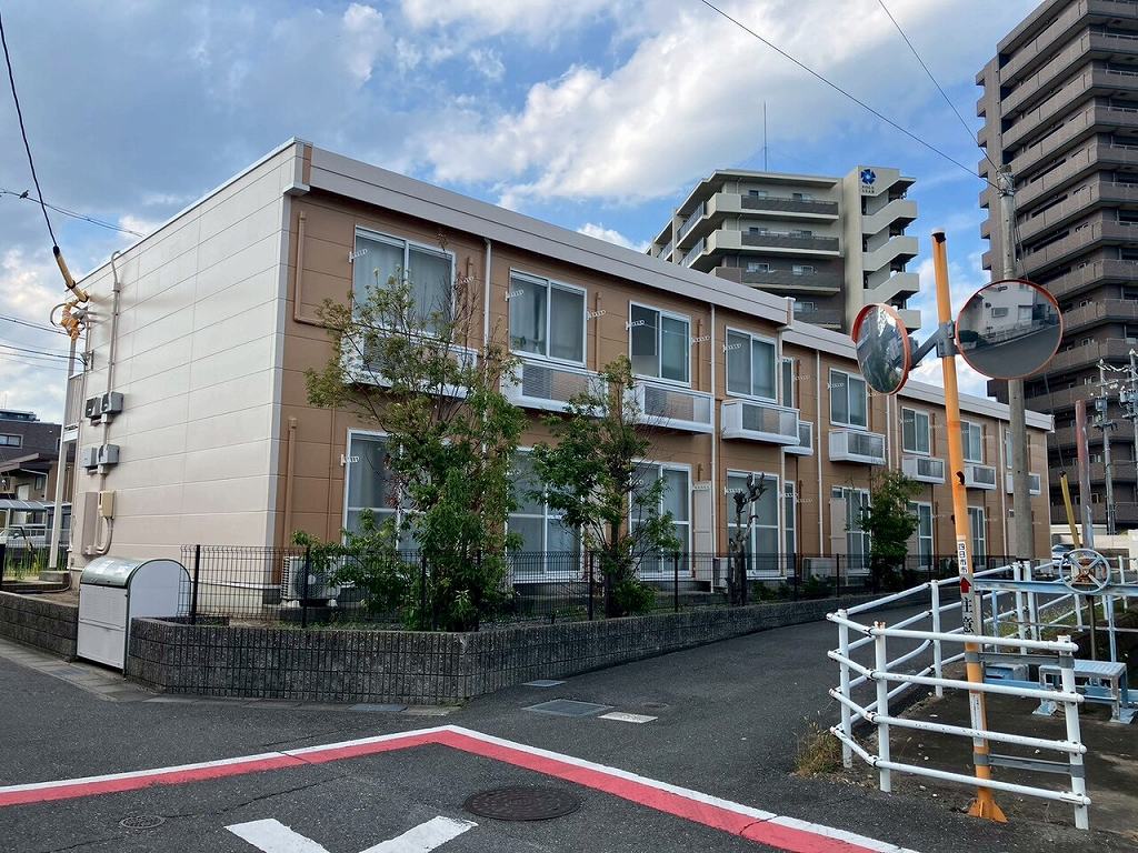 近鉄富田駅より徒歩4分 築21年3ヶ月 2階建の賃貸物件