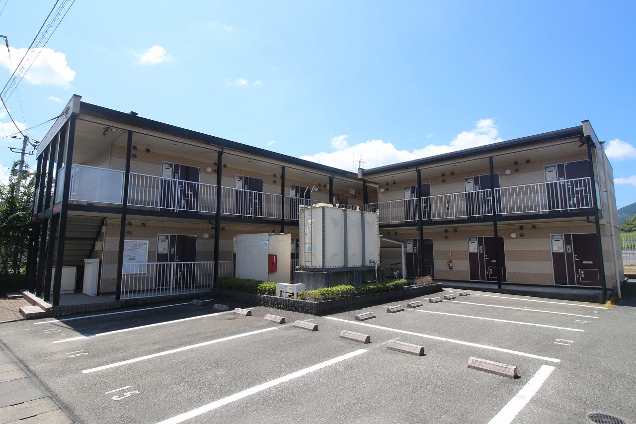 伊予大洲駅よりバス5分 築20年8ヶ月 2階建の賃貸物件