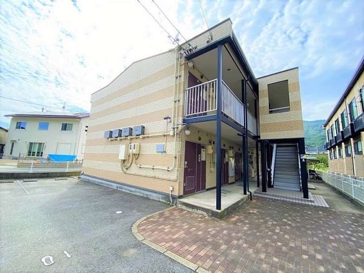 尾道駅よりバス15分 築20年9ヶ月 2階建の賃貸物件