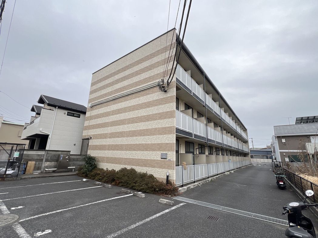 戸塚駅よりバス15分 築20年5ヶ月 3階建の賃貸物件