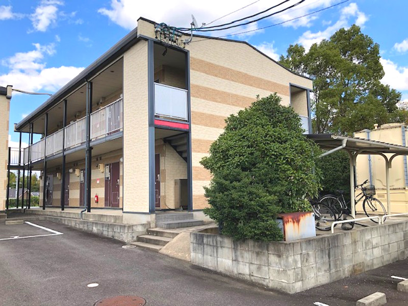 亀山駅よりバス14分 築20年1ヶ月 2階建の賃貸物件