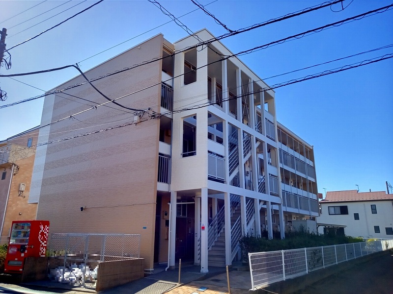香川駅より徒歩12分 築20年5ヶ月 3階建の賃貸物件