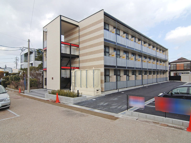 四日市駅より徒歩10分 築20年 3階建の賃貸物件