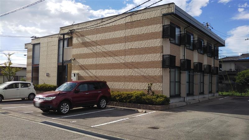 富山駅よりバス14分 築19年6ヶ月 2階建の賃貸物件