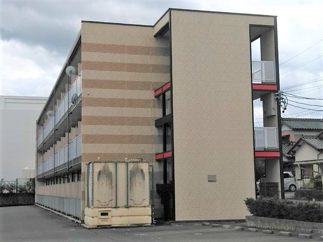 伊勢松本駅より徒歩9分 築19年8ヶ月 3階建の賃貸物件