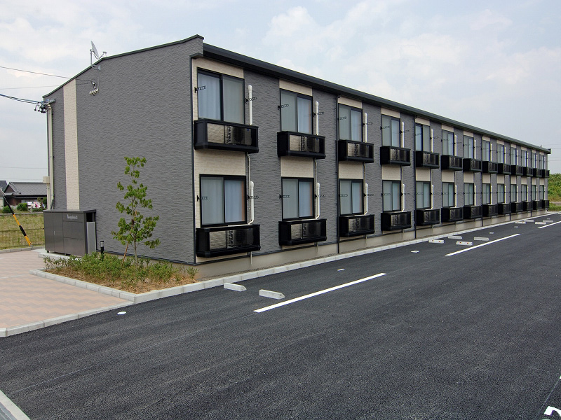 鈴鹿市駅よりバス9分 築19年7ヶ月 2階建の賃貸物件