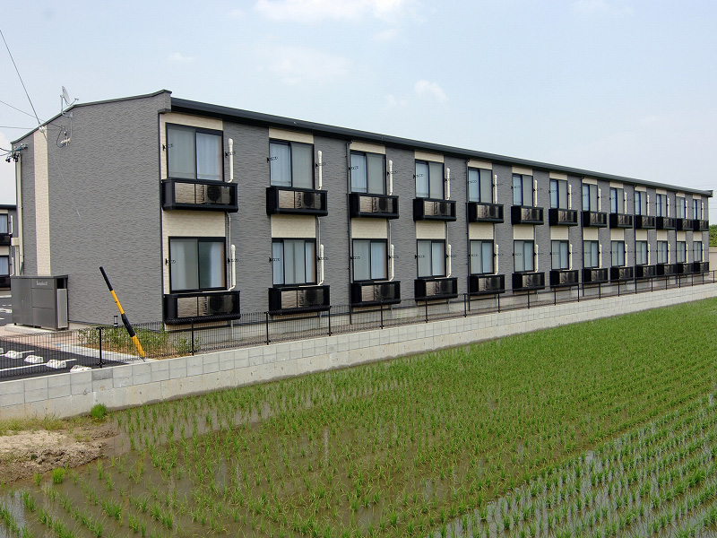 鈴鹿市駅よりバス9分 築19年7ヶ月 2階建の賃貸物件