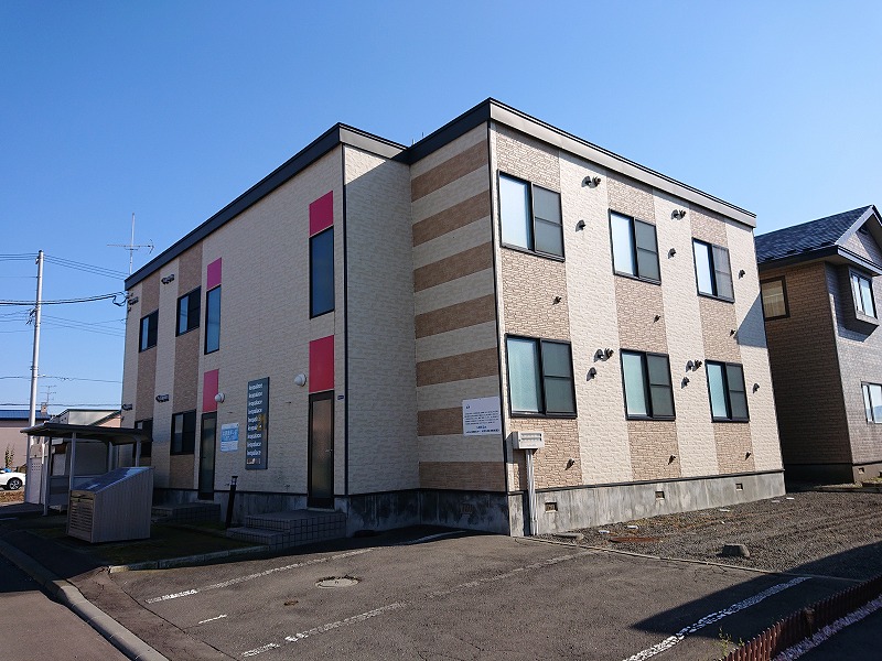 苫小牧駅よりバス13分 築19年5ヶ月 2階建の賃貸物件