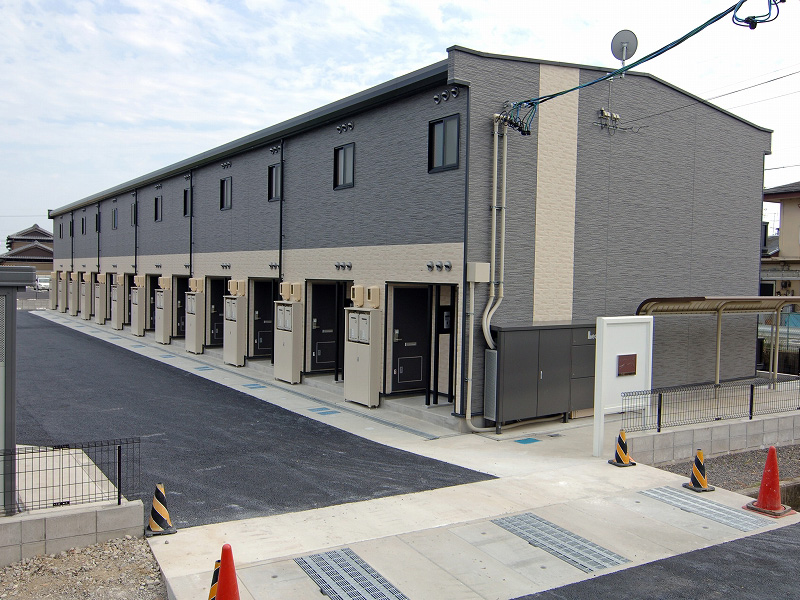 鈴鹿市駅よりバス9分 築19年3ヶ月 2階建の賃貸物件