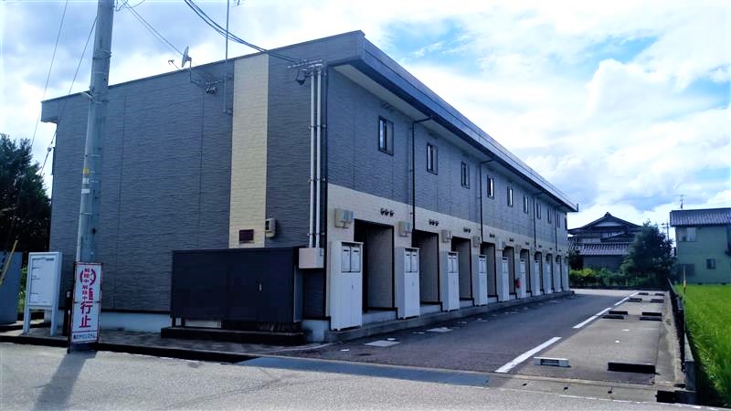 高岡やぶなみ駅より徒歩4分 築18年10ヶ月 2階建の賃貸物件