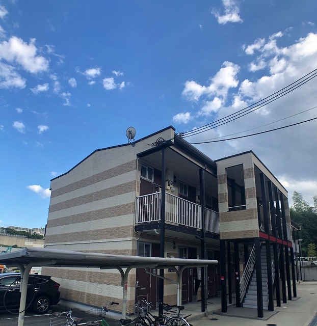 学園前駅より徒歩6分 築18年7ヶ月 2階建の賃貸物件