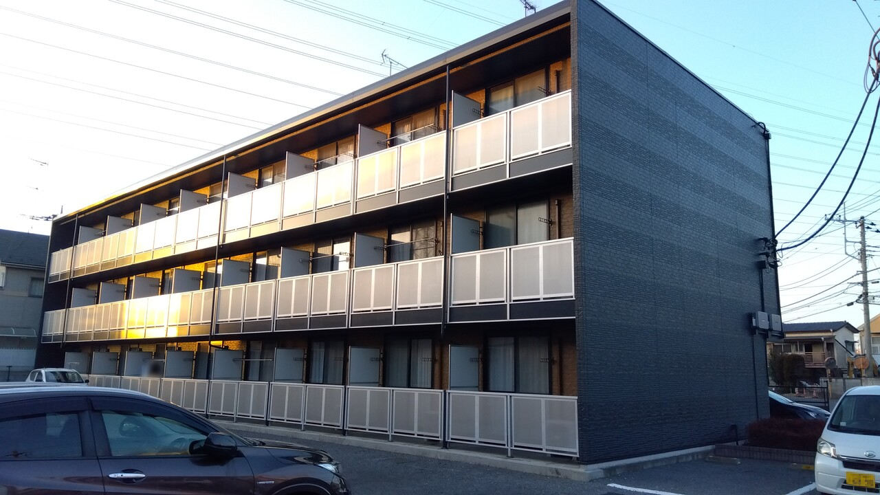 小山駅より徒歩17分 築19年2ヶ月 3階建の賃貸物件