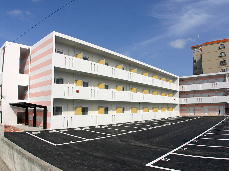 県庁前駅よりバス48分 築19年2ヶ月 3階建の賃貸物件