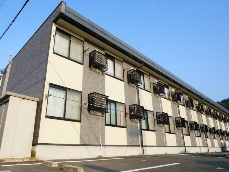 小浜駅よりバス4分 築18年10ヶ月 2階建の賃貸物件