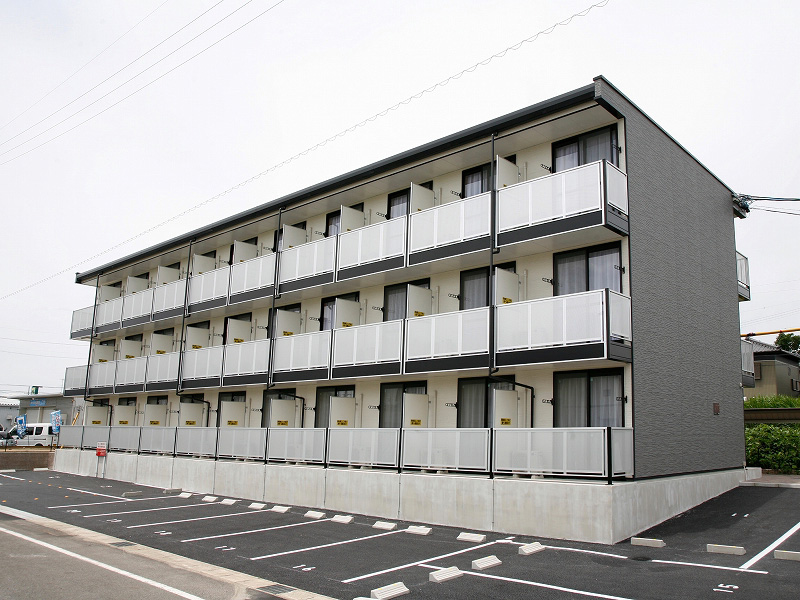 豊田市駅よりバス13分 築18年6ヶ月 3階建の賃貸物件