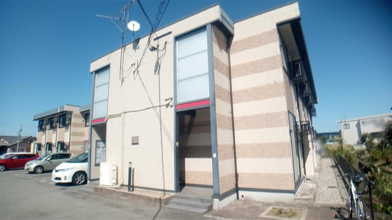 越中中島駅より徒歩10分 築18年10ヶ月 2階建の賃貸物件