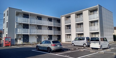 新松田駅より徒歩14分 築18年6ヶ月 3階建の賃貸物件