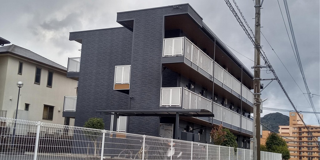 道ノ尾駅より徒歩10分 築17年8ヶ月 3階建の賃貸物件