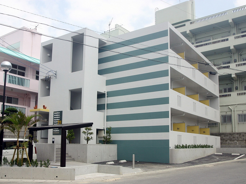 古島駅よりバス25分 築18年9ヶ月 3階建の賃貸物件