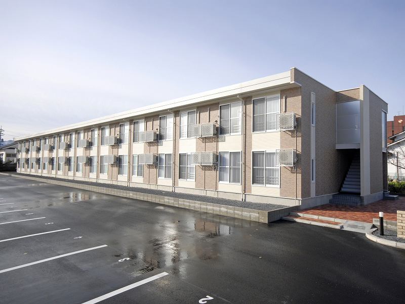 倉吉駅よりバス2分 築17年9ヶ月 2階建の賃貸物件