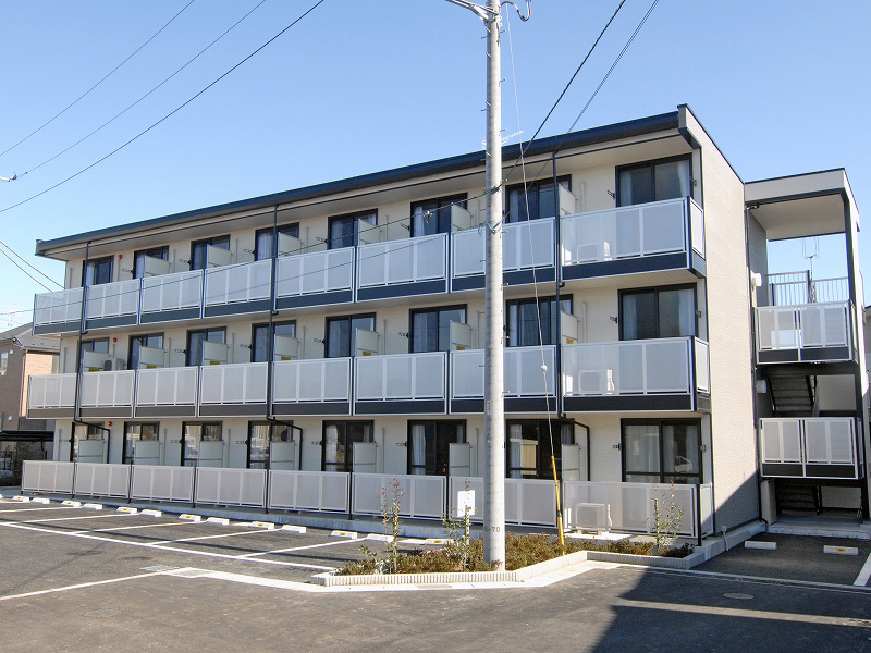 初石駅より徒歩12分 築18年4ヶ月 3階建の賃貸物件