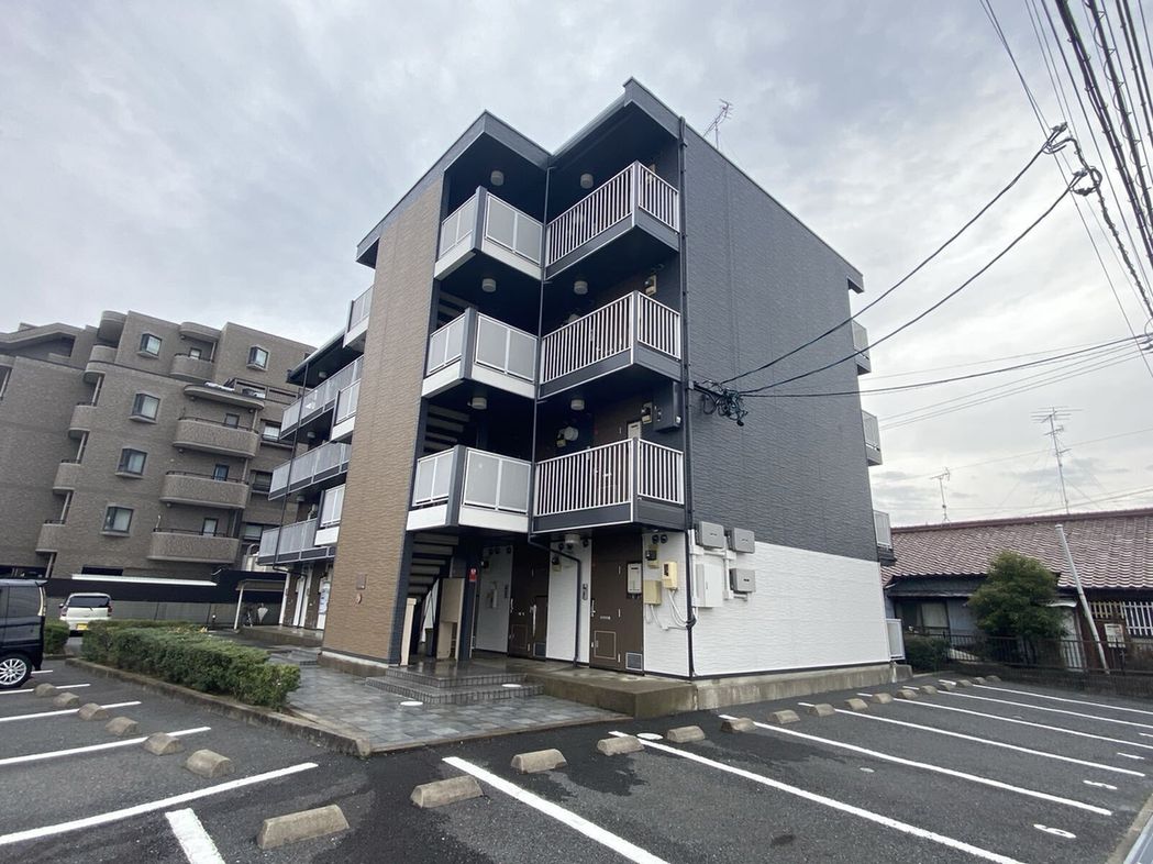 尾張一宮駅よりバス21分 築18年6ヶ月 4階建の賃貸物件