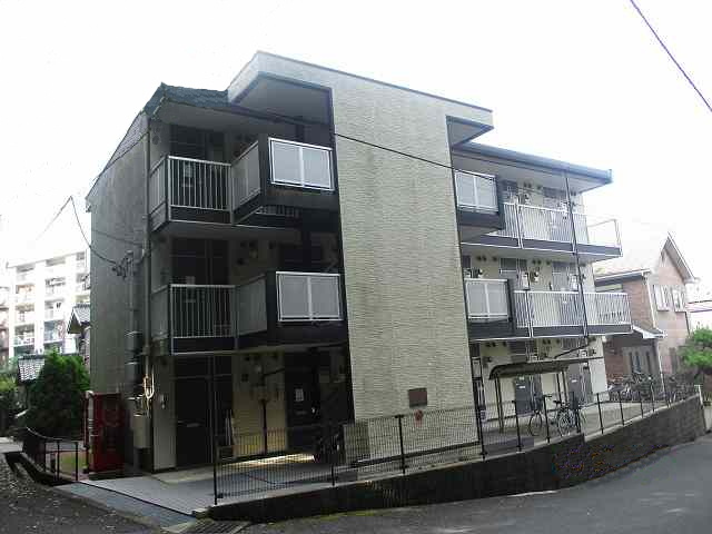 松戸駅より徒歩17分 築18年3ヶ月 3階建の賃貸物件