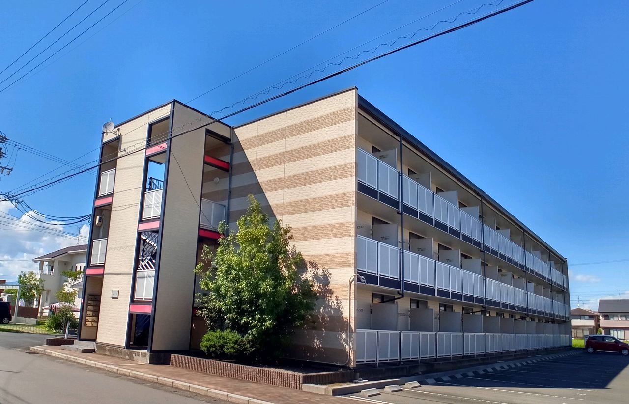 竹鼻駅より徒歩20分 築18年3ヶ月 3階建の賃貸物件